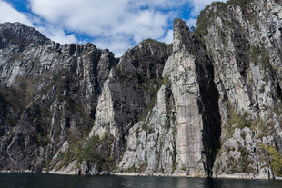 壮丽高山峡谷景观