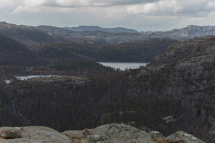 高山湖泊壮丽自然景观