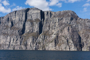壮丽海岸悬崖景观
