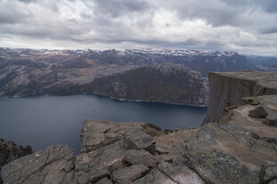 壮丽峡湾风光俯瞰