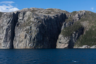 壮丽海边悬崖景观