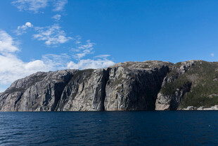 壮丽海岸悬崖景观