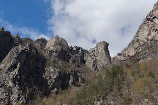 壮丽山景 峰峦与蓝天相映