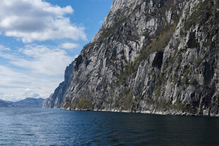 壮丽峡湾山水景观