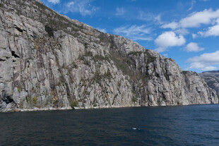 壮丽海岸悬崖景观