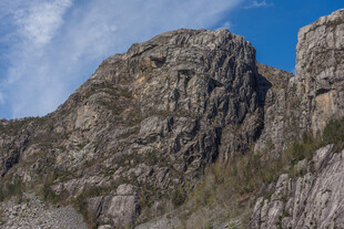 巍峨嶙峋的壮丽山石景观