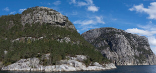 壮丽山景 蓝天白云相伴