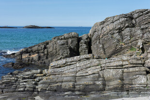 海边嶙峋岩石风景