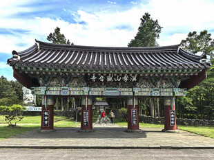 传统韩式牌坊建筑景观