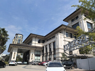 豪华大气的多层建筑外观