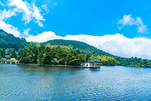 江西九江庐山如琴湖忆琴亭