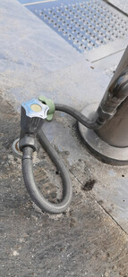 户外水龙头及连接水管