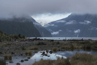 山间湖景 云雾缭绕之美