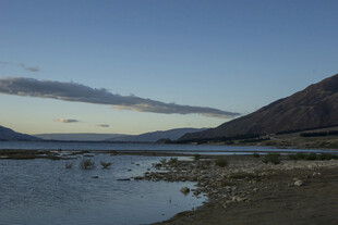 宁静山水间的美丽景致