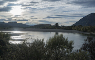 湖畔山水风光美景