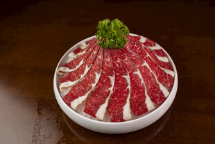鲜切牛肉片 摆盘精致诱人