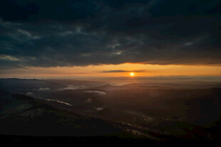 壮丽日出云海景观