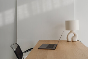 简约办公桌面场景