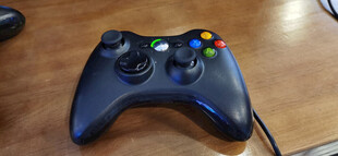 黑色游戏手柄特写