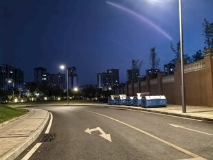 夜晚城市道路空旷景象