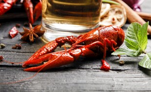 美味小龙虾配清爽啤酒