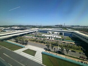 现代化机场全景俯瞰