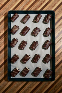 烤盘上的美味巧克力块