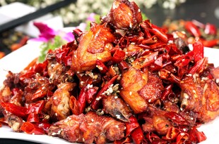 香辣可口的美味辣子鸡