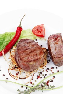 美味牛排摆盘精致