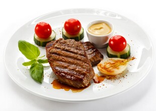美味牛排摆盘精致