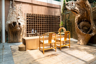 古朴庭院木质桌椅景观