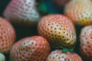 新鲜诱人的草莓特写