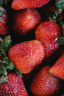 新鲜诱人的草莓果实