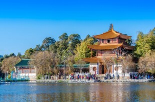 湖畔古亭美景