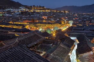古城夜景俯瞰灯火璀璨
