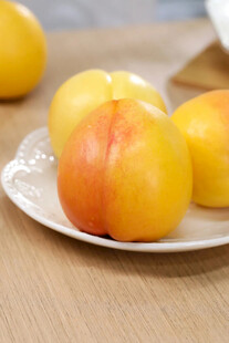 盘中黄桃