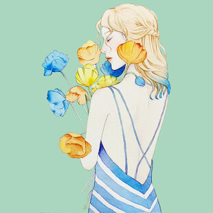 金发女子与彩色鱼的梦幻画面