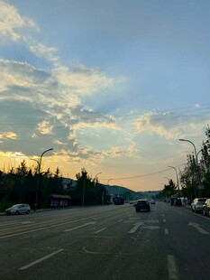 黄昏下的公路风景