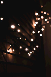 夜晚闪烁的温馨装饰小灯
