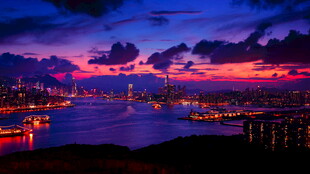城市黄昏江畔绚丽夜景