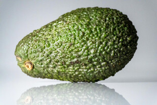 单个牛油果特写