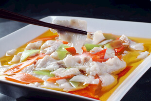 美味多彩的蔬菜炒鱼块