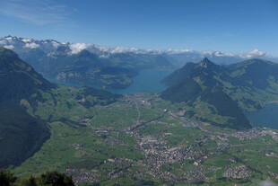 瑞士山间小镇壮丽风光