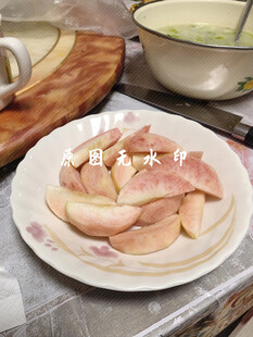 盘中切好的新鲜水蜜桃