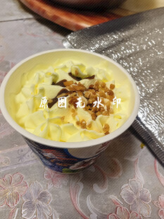 美味香蕉坚果酸奶杯