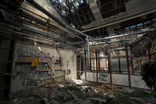 废弃破败的室内场景