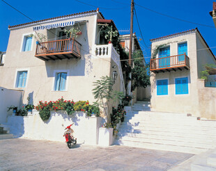 希腊风情海边白色民居