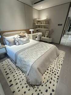 现代简约风温馨卧室场景