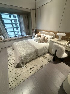 现代简约风温馨卧室空间