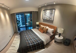 现代简约风格温馨卧室